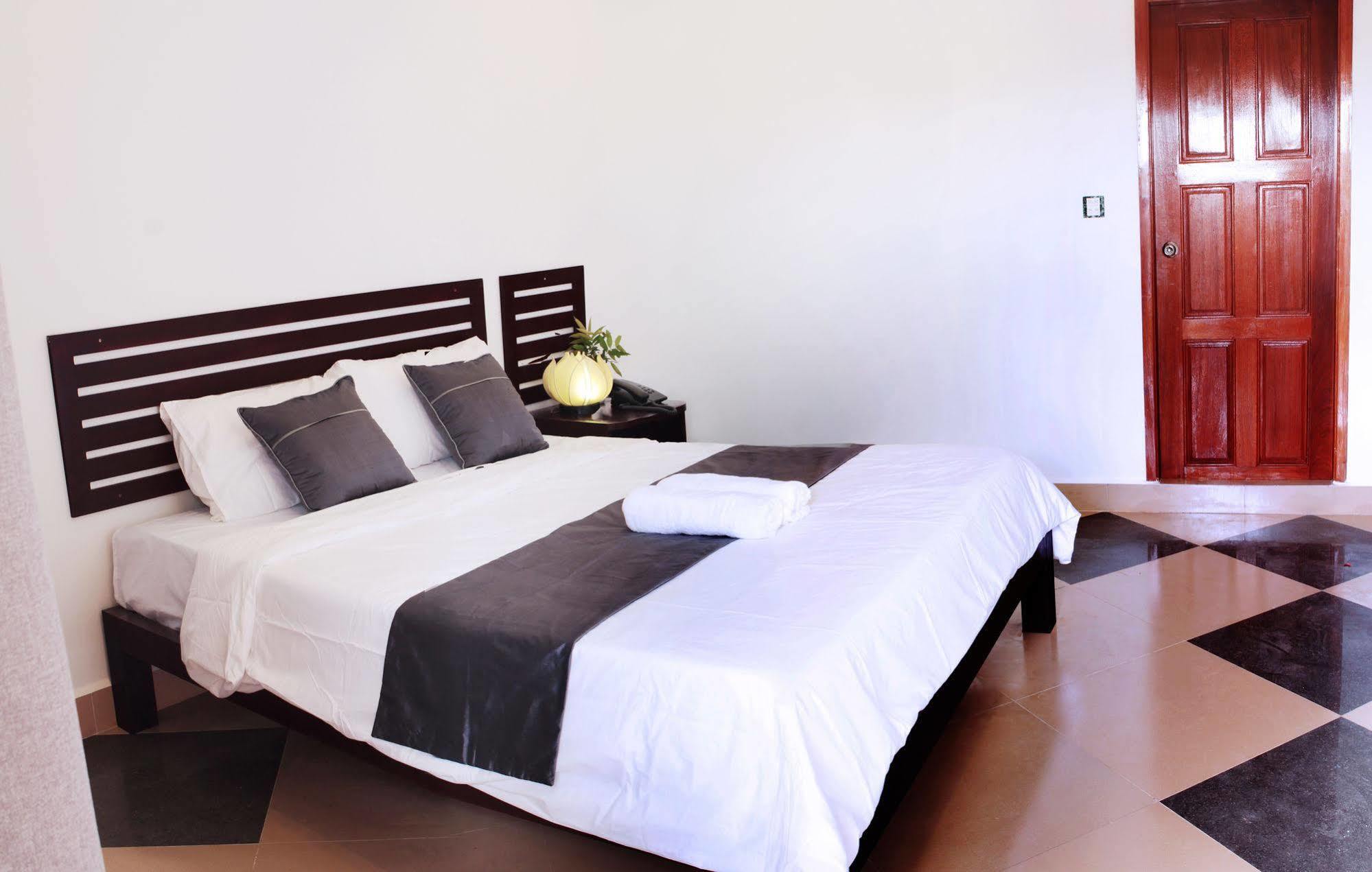 Aime House & Niisaii Apartment Phnom Penh Bagian luar foto