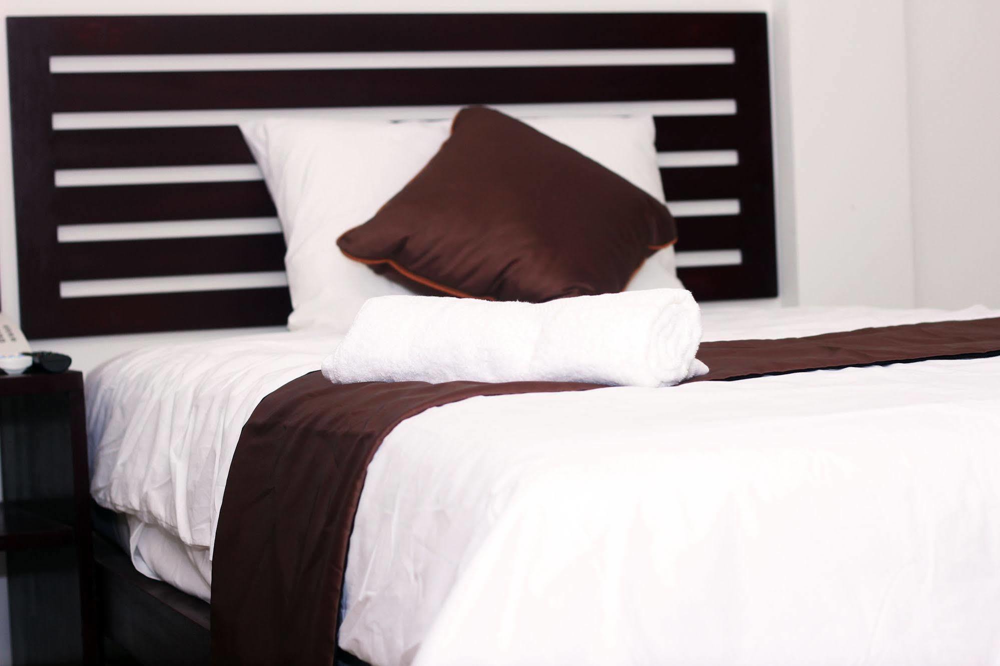 Aime House & Niisaii Apartment Phnom Penh Bagian luar foto